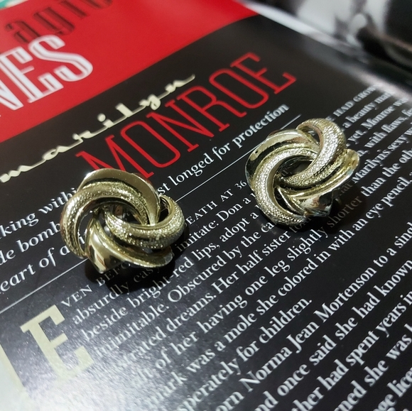 3/$35 Gold earrings - Picture 1 of 3